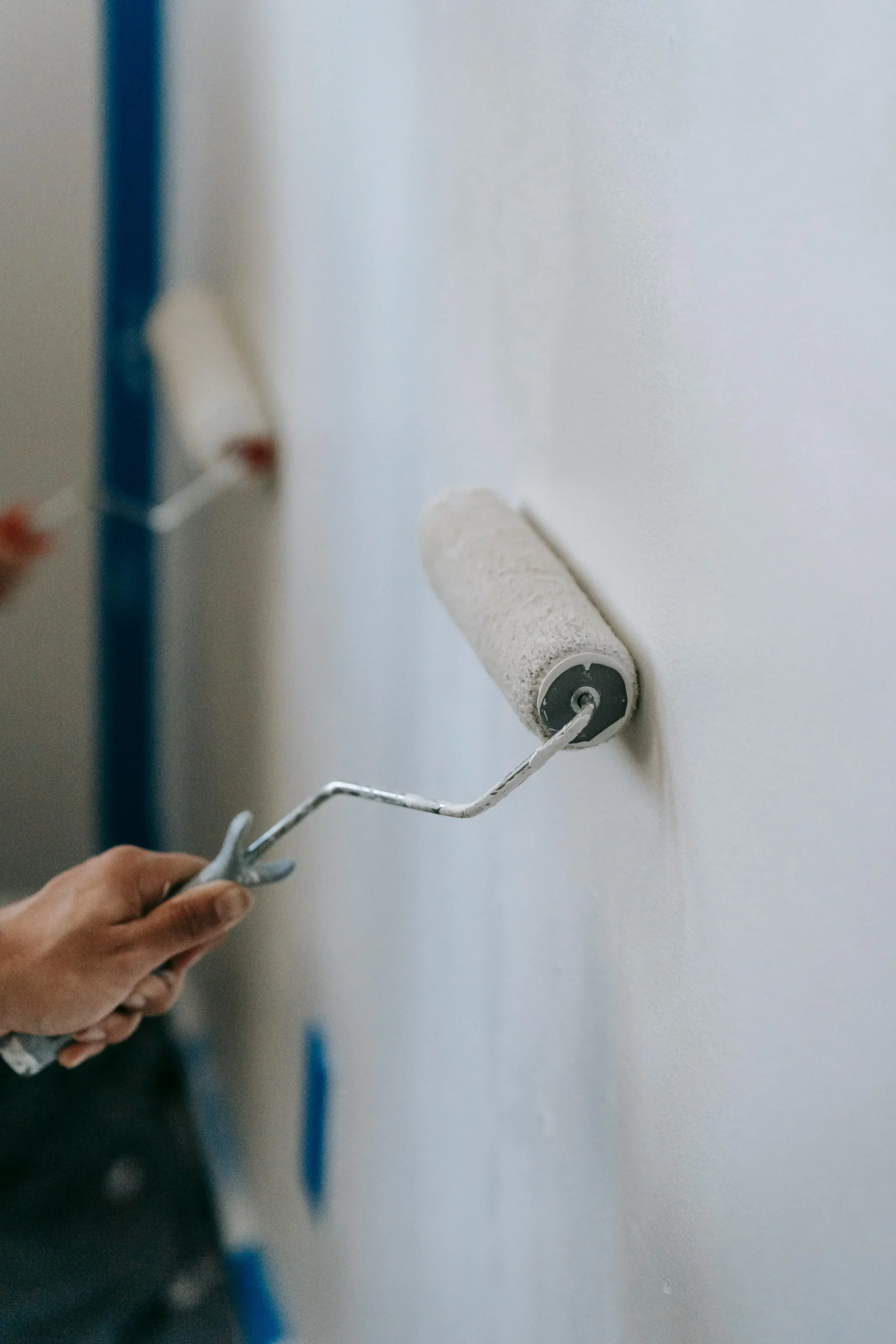 Chantier de peinture intérieure en rénovation à Rennes avec Éco Rénovation Groupe