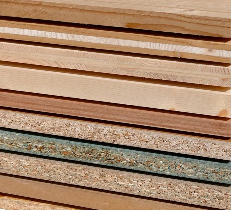 Tous les types de panneaux de bois pour rénovation intérieure à Rennes : OSB, MDF, aggloméré et contreplaqué